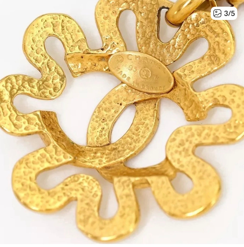 Chanel CC logo sunflower necklace 95p Barbie collection