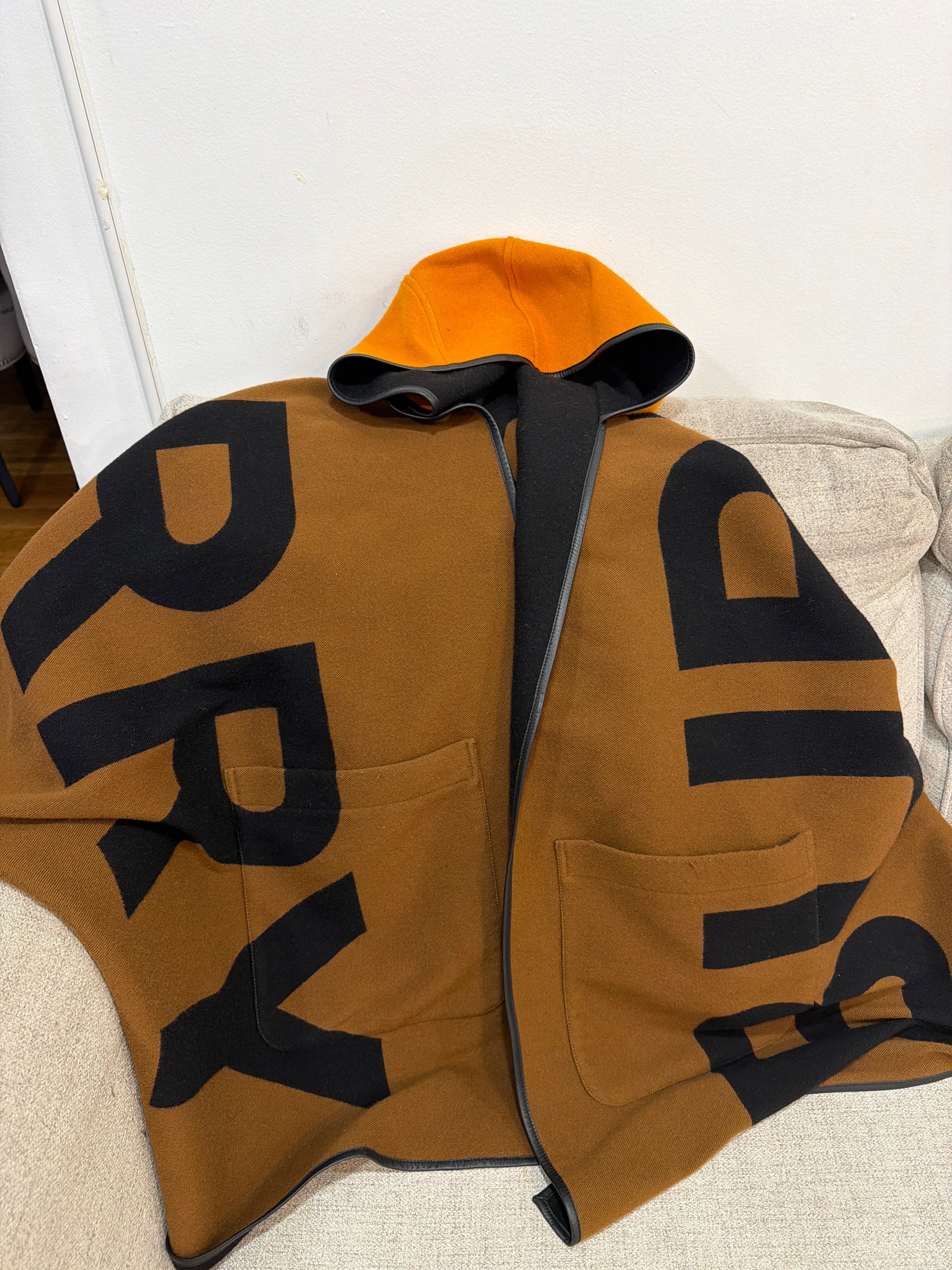 Burberry poncho(preowned)