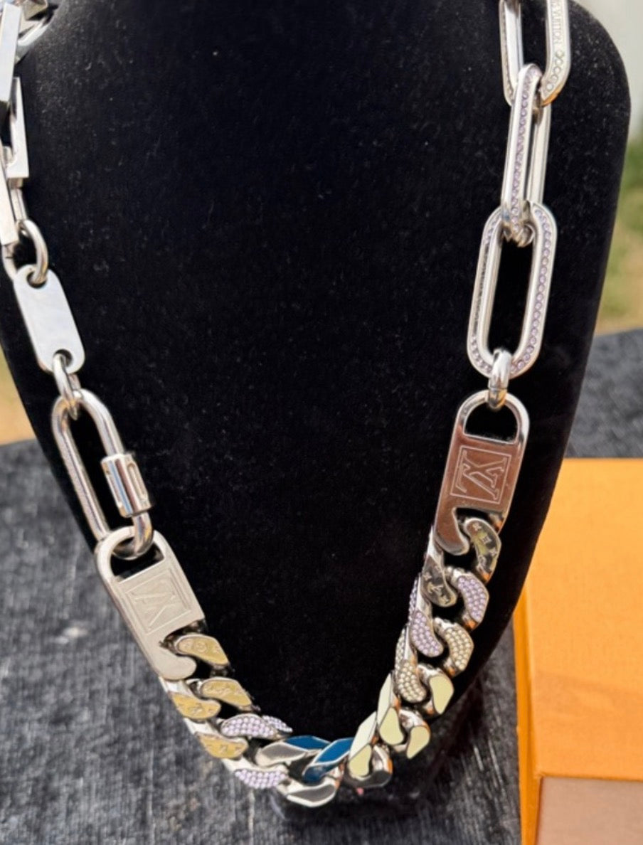 Louis Vuitton curb crystal chain
